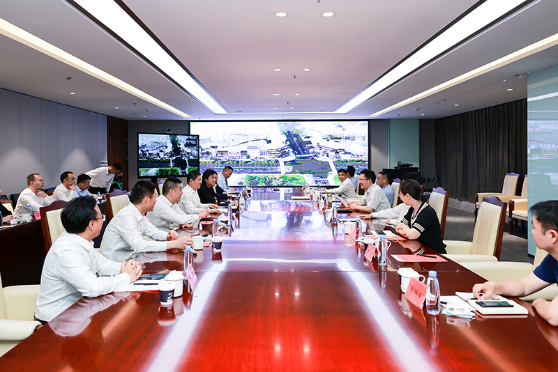 合肥市蜀山區委副書記、區長楊森一行深入新華控股集團調研指導！